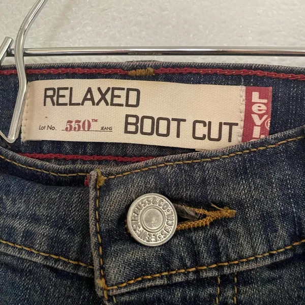 Women’s Levi’s 550 relaxed boot cut jeans size 16M - Image 5