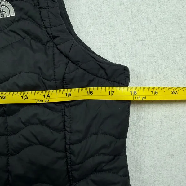 The North Face Women’s Black Quilted Puffer Vest Size Small Full Zip - Image 6