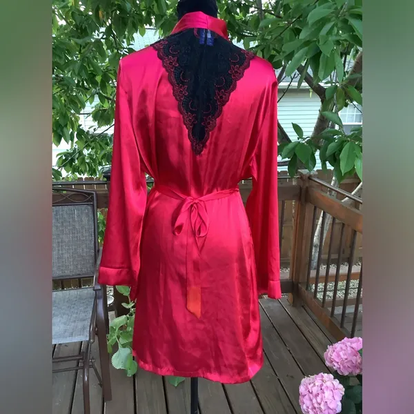Apt. 9 Nice satin robe 🔥🔥 - Image 8