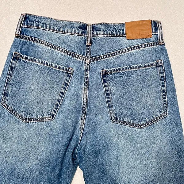 aeropostale 90s baggy medium wash straight leg distressed jeans - Image 4
