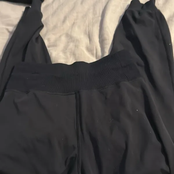 Vuori Black High-Waisted Leggings - Image 5