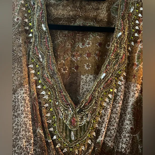 Divya a brown paisley-patterned dress /top with a beaded V-neckline Size Large - Image 3