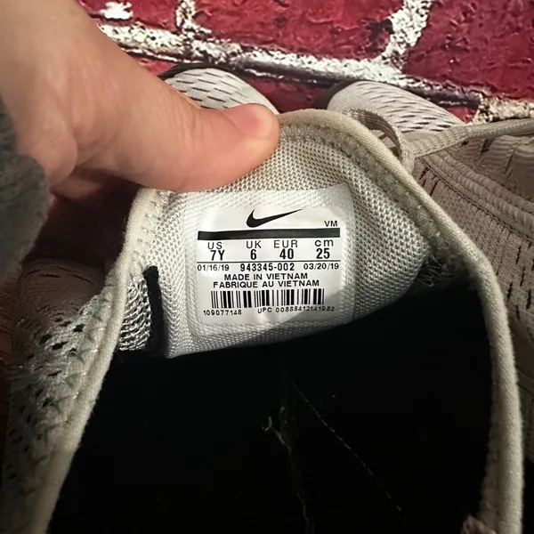 Nike Women’s Airmax 270 size 7 - Image 9