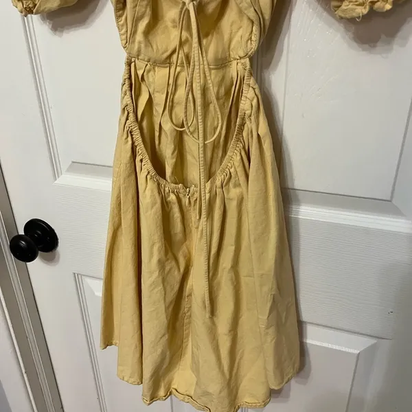 Mable backless‎ puff sleeve dress yellow size medium - Image 8