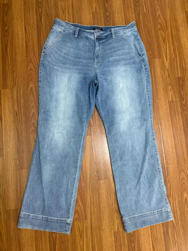 Judy Blue High Rise Wide Leg Light Wash Stretch Jeans Size 20W. - Image 2