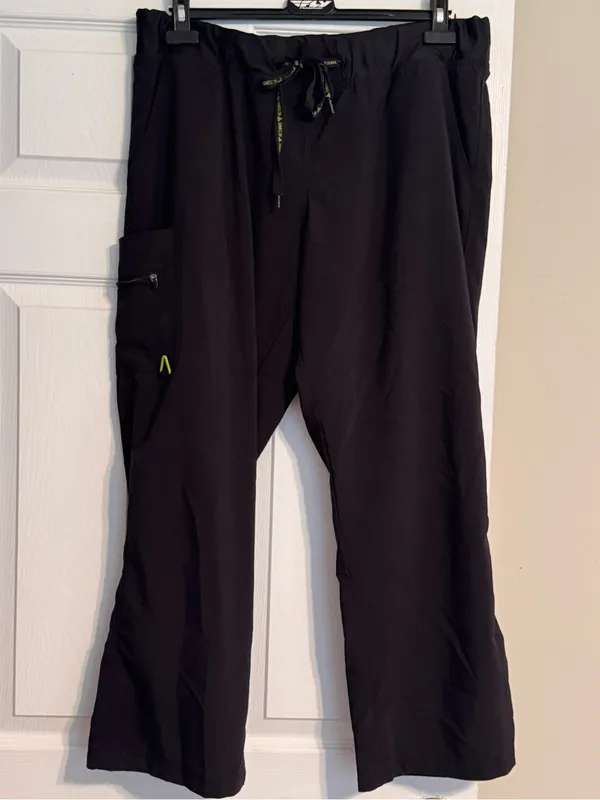 Women's Activate by Med Couture Black 8747 Yoga Cargo Scrub Pants Size XL Petite - Image 2