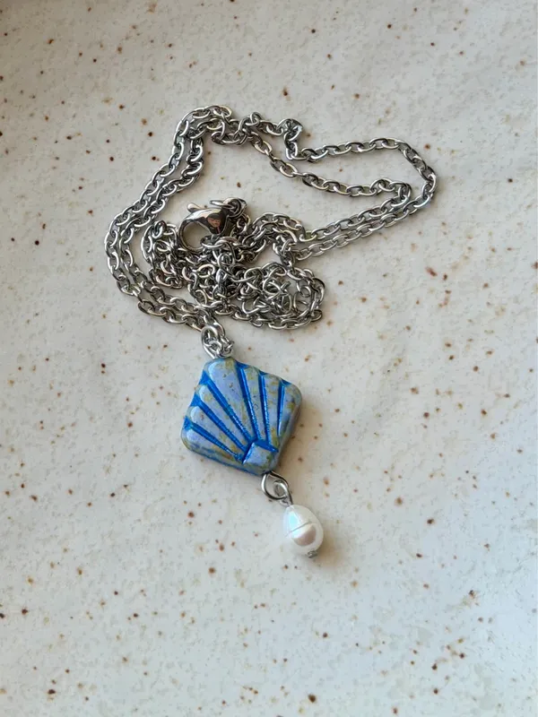 Handmade quality Czech glass fan & freshwater dangle necklace🌀 - Image 3