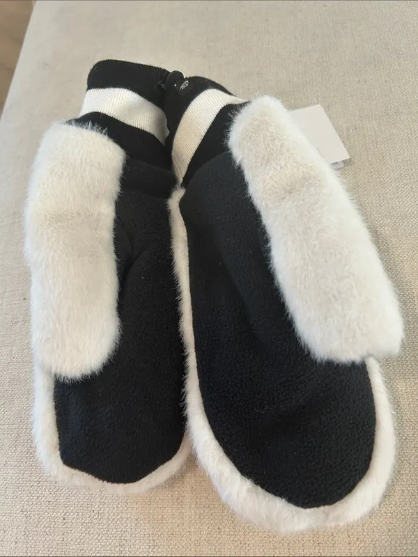 Nike Women's Warm Faux Fur Mittens Size M/L White/ Black Winter Soft Gloves NWT - Image 3