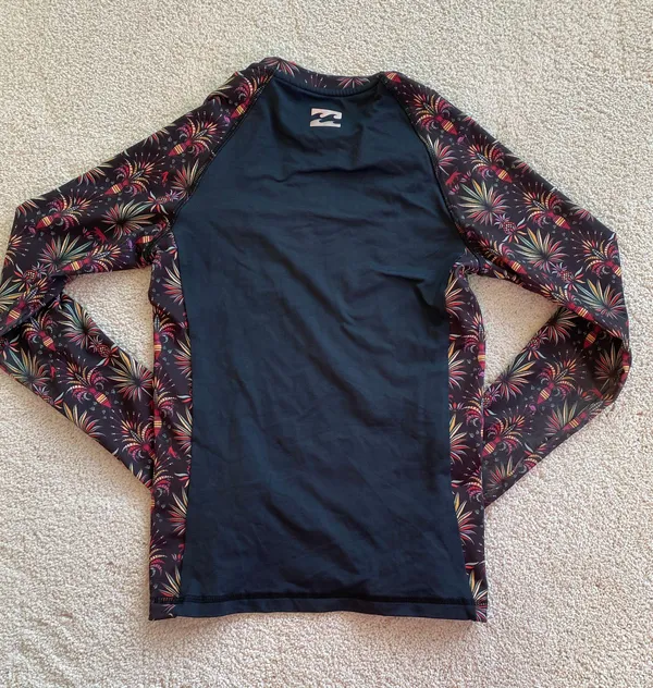 Billabong Rash Guard and Swimsuit Bottoms - Image 5