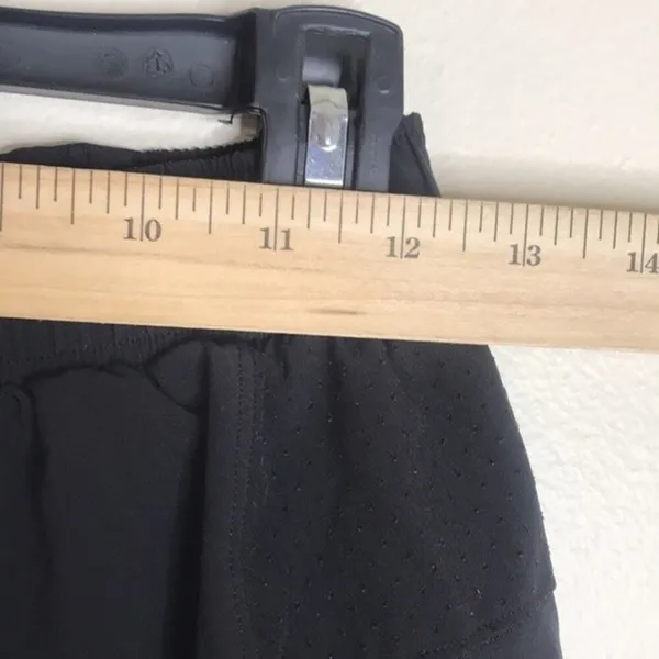 Lululemon athletic track lined shorts size xs - Image 5