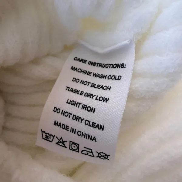 UNBRANDED Super Soft 1/4 Zip Sweater Size Medium White - Image 4