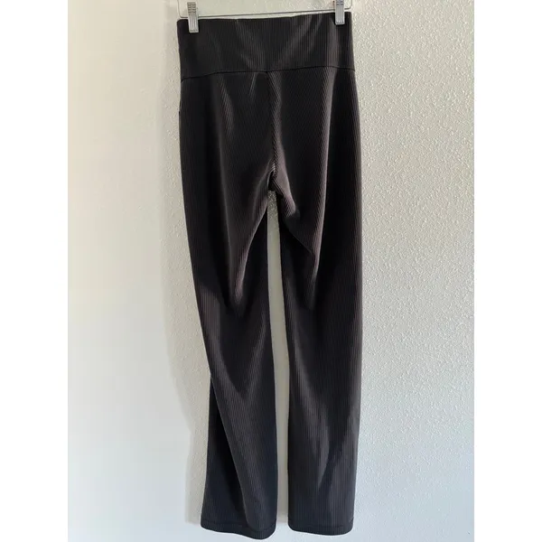 Lululemon Softstream Flared Ribbed Pants Womens 4 Gray‎ Yoga Workout Travel Gym - Image 4