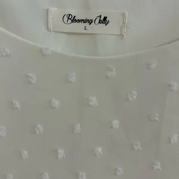 Amazon White Textured Blouse - Image 4