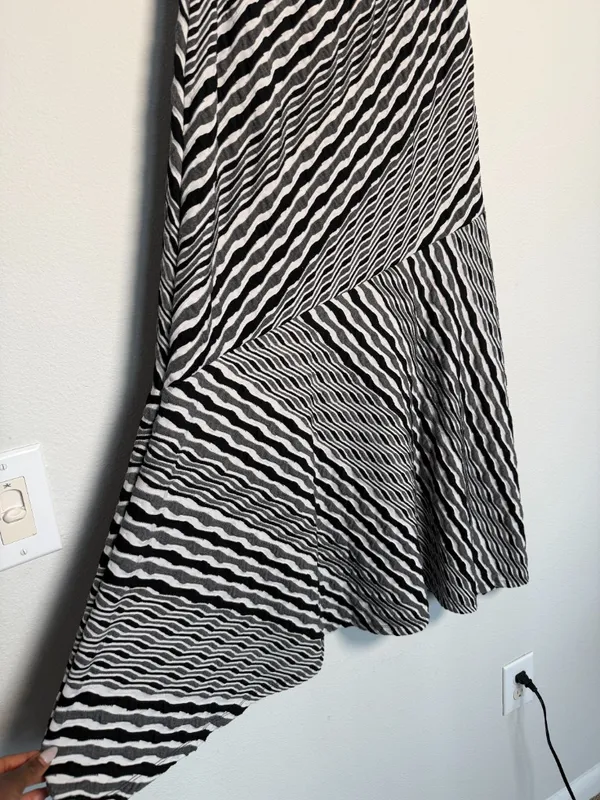 Black and White Abstract Patterned Long Maxi Skirt - Image 4