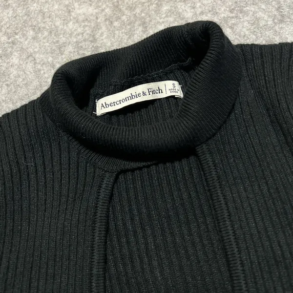 Abercrombie Cut-Out Long Sleeve Sweater - Image 4