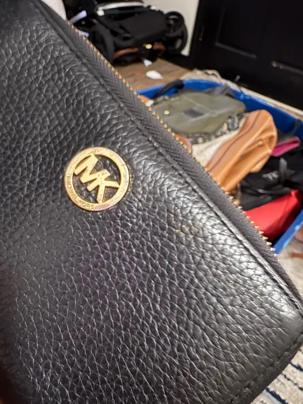 Michael Kors Black Pebbled Leather Zip Card Holder with Gold Logo - Image 2