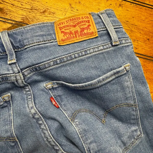 Levis 724 High Rise Straight Crop Jeans Womens 26 Medium Wash Blue‎ Denim - Image 6