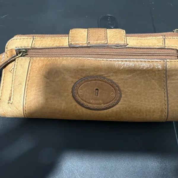 Fossil Tan Leather Accent - Image 4
