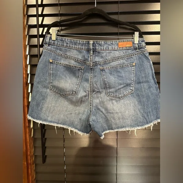 MNG Mango Denim & Tees Cutoff Jean Shorts Medium Wash Coastal Boho Sz 12 - Image 4