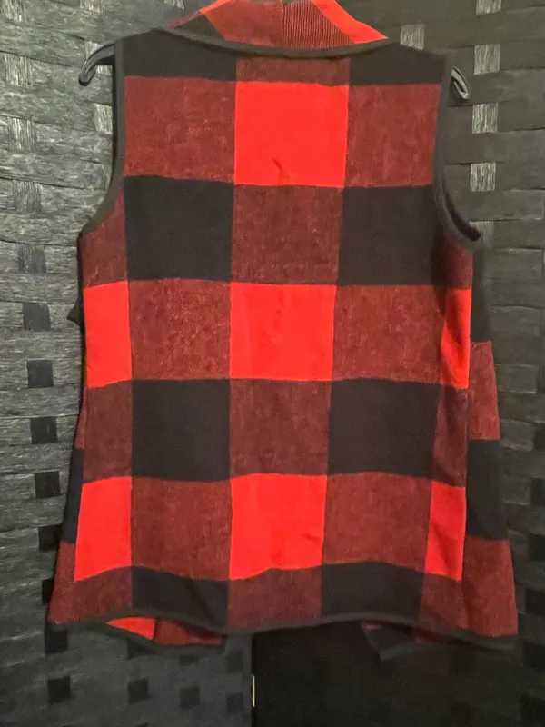 Super Cute Black and Red Buffalo Check Sleeveless Open Front Vest Size Medium - Image 9