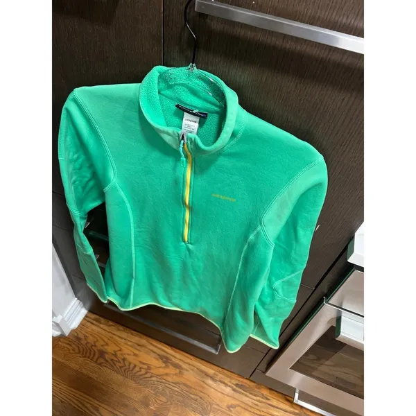 Patagonia Women's‎ R1 Pullover in a green color with a yellow zipper women's XL - Image 2