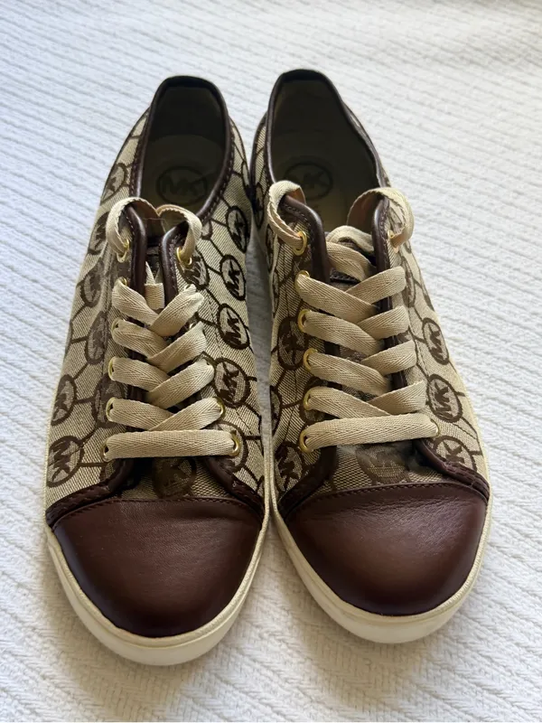 MK Logo Low-Top Sneakers Size 8.5 - Image 3