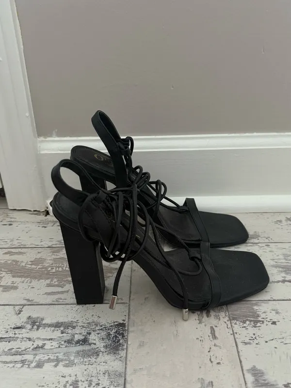 olivia jaymes black heels Size 7.5 - Image 3