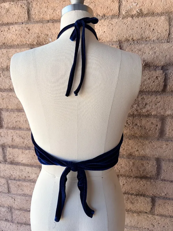 Amazon | Navy Blue Crushed Velvet Ring Halter Crop Top | L - Image 4