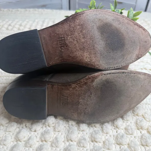 FRYE Women's 9 Billy Western Slip On Boot Shootie Leather Taupe Brown - Image 11