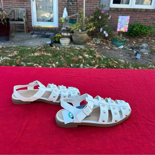 Universal Threads Women's Winnie Studded Fisherman Sandals - Off-White size 8.5 - Image 5