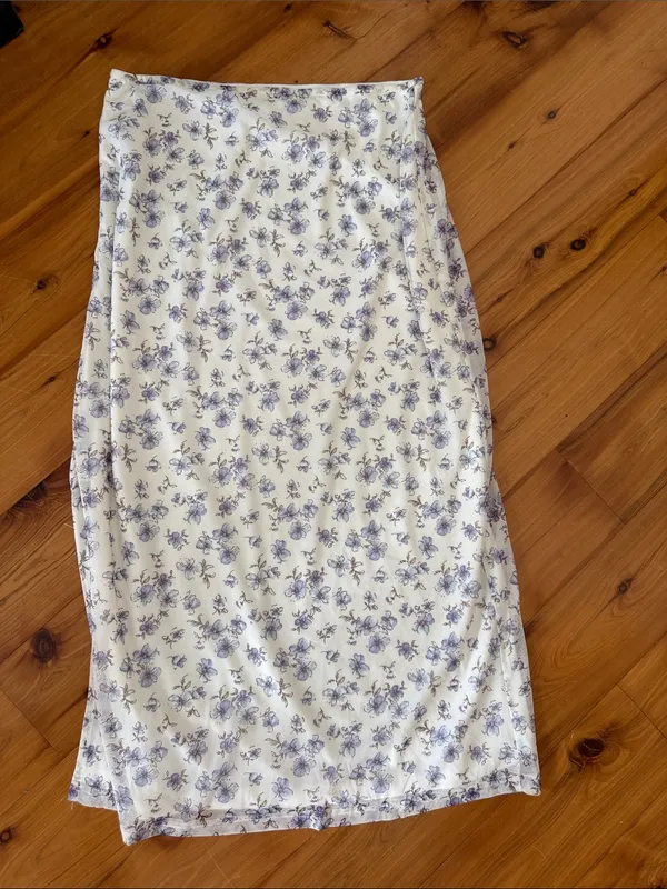 Le lis M/L Set Floral Cream crop top and Midi Skirt - Image 7