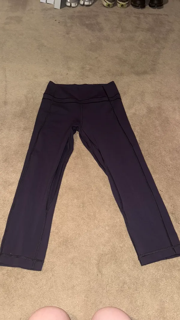 Cropped Lululemon Leggings - Image 3
