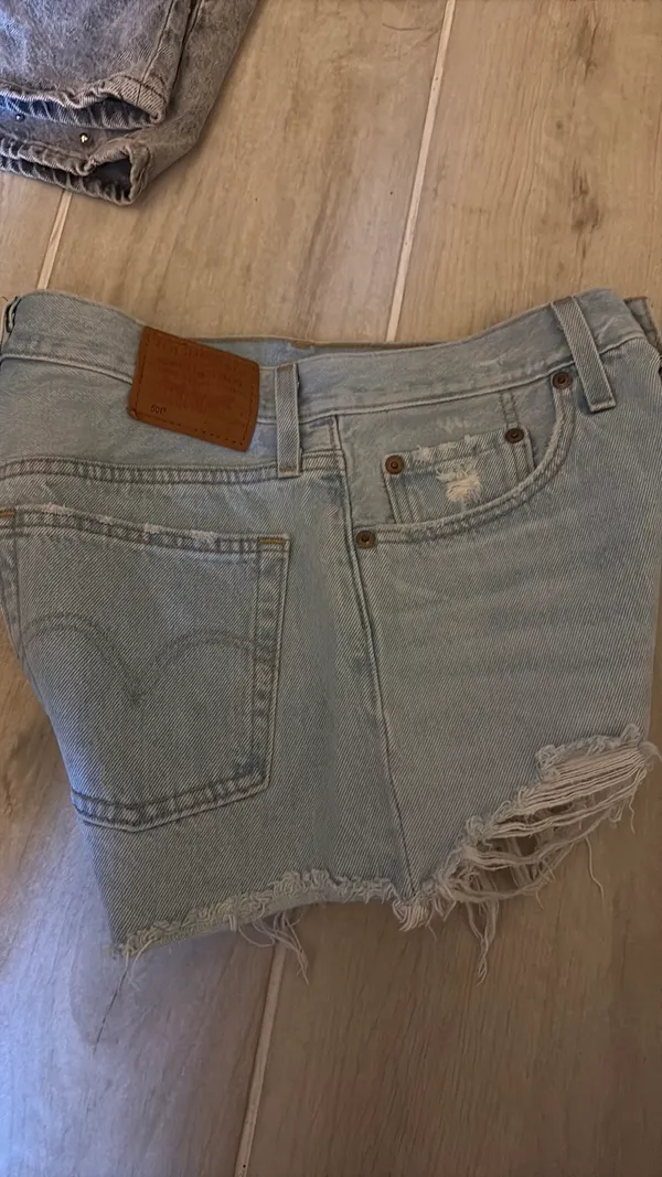 Levi 501 destructed Jean shirts sz 26 - Image 2