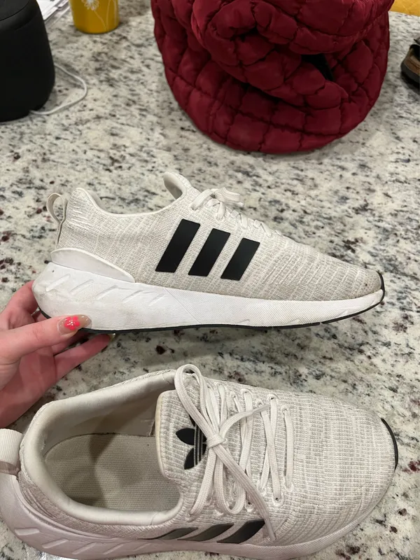 adidas tennis shoes - Image 2