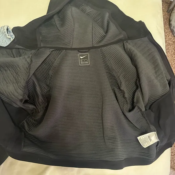 Nike Women’s cropped zip up hoodie sz md - Image 4