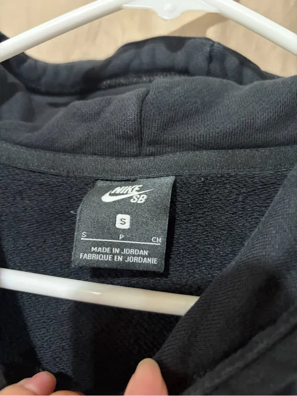 Nike sweatshirt - Image 2