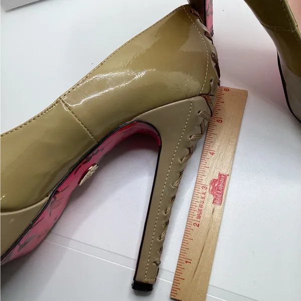 Betsey Johnson Dita Patent Leather stilettos in Nude. Size 7.5 - Image 8
