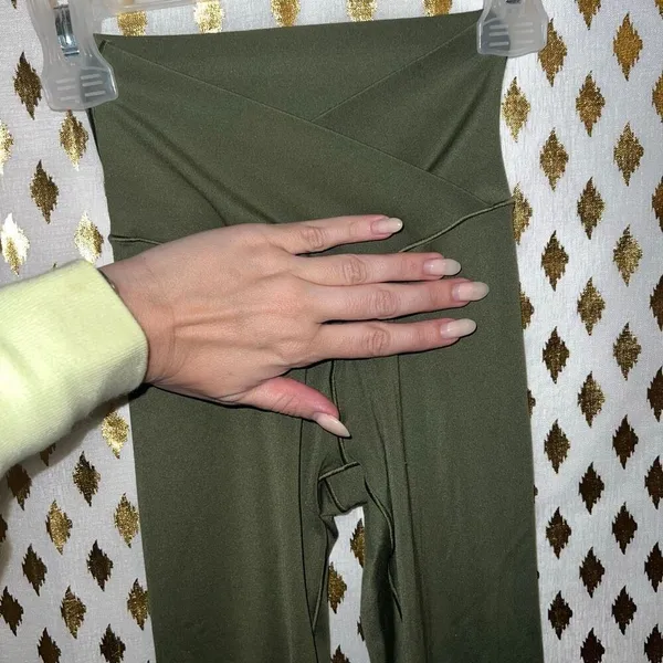 Aerie offline real me 7/8 olive green leggings size XXS - Image 3