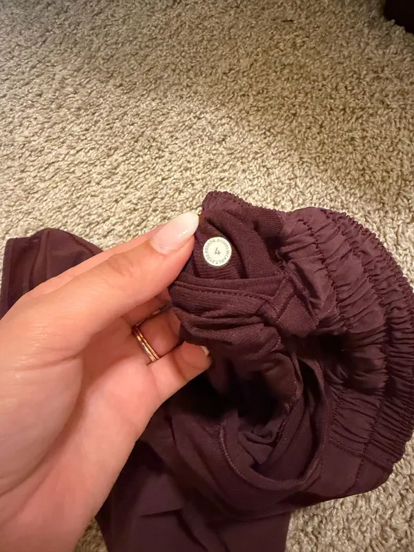 Lululemon Hot Hot Shorts - Image 4