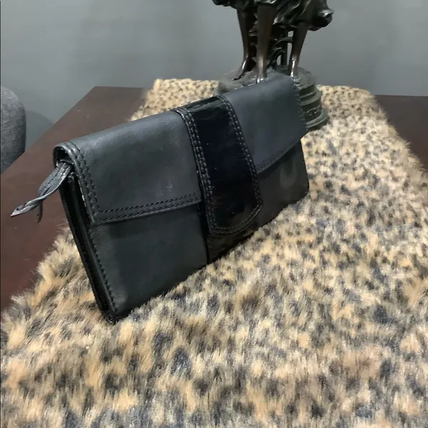 FOSSIL VINTAGE‎ LEATHER CLUTCH - Image 2