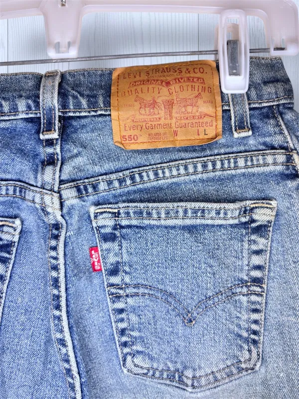 LEVI’S 550 Women’s Relaxed Fit Tapered Leg Jeans - Light Wash Vintage Denim - Image 6