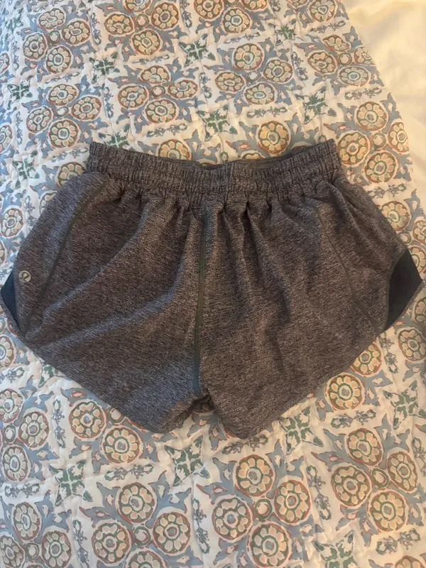 Lululemon Shorts Hotty Hot 2.5" - Image 2