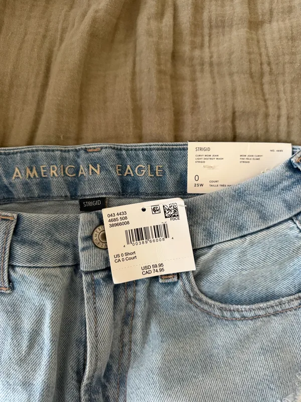 American Eagle Strigid Curvy Mom Jeans - Image 3