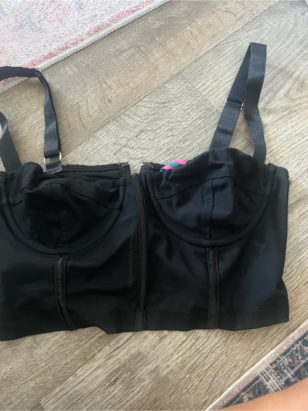 Edikted Black Bustier Crop Top with Straps - Image 4