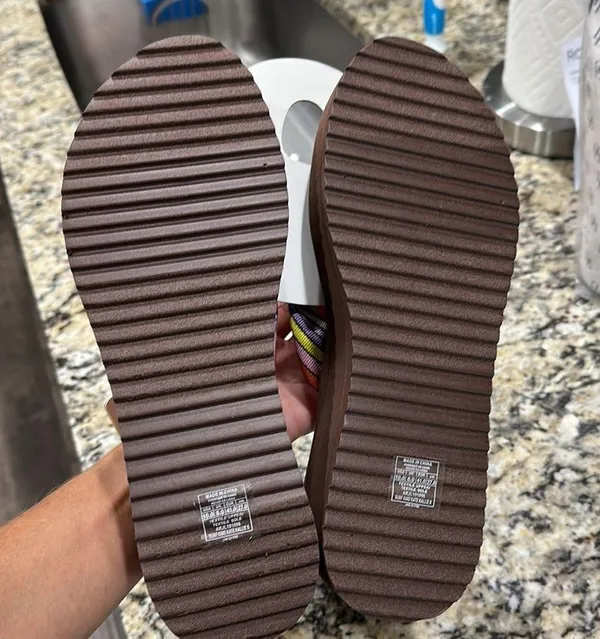 NWT thong sandals - Image 4