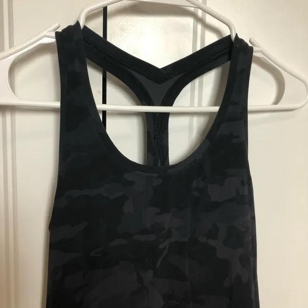 Lululemon Black Camo Tank Top size 6 - Image 3