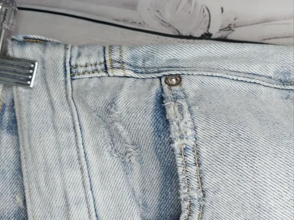 American Eagle Outfitters High-Rise Light Wash Y2K 90's Style Mom Jeans - Image 3