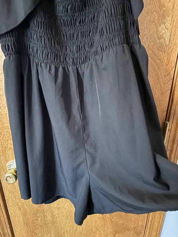 Boutique Black Flowy Romper - Image 4