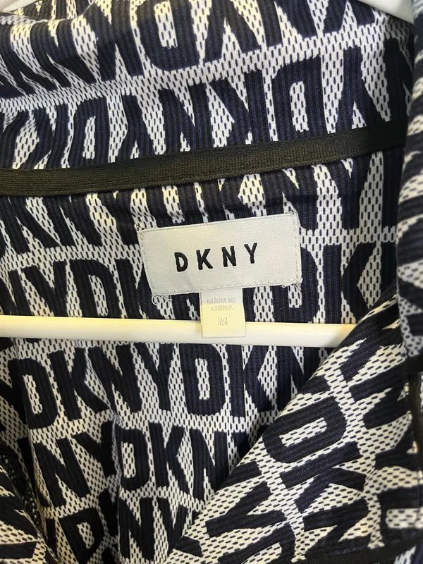 DKNY black & white logo print blouse with repeating DKNY text pattern, size M two piece pj set #designer #workwear. #168 - Image 3
