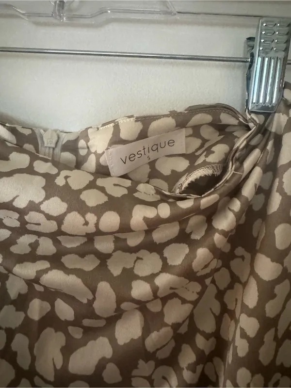 Vestique Gray and Cream Leopard Print A-Line Silk Skirt Size Small - Image 4